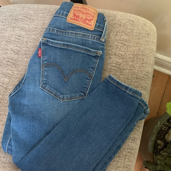 Levi’s Skinny Jeans (710’s) - Picture 2 of 3